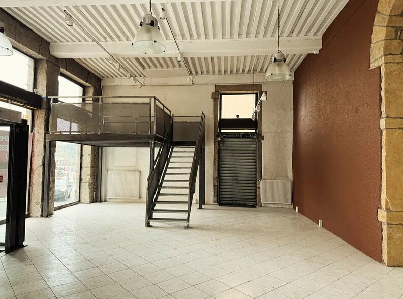Retail in Lyon for sale - Building Photo - Image 3 of 8