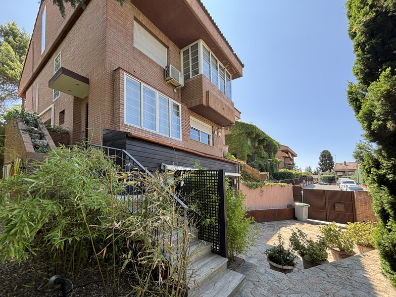 Calle Cuatro Pinos, 33, Pozuelo de Alarcón, Madrid to rent - Building Photo - Image 2 of 28