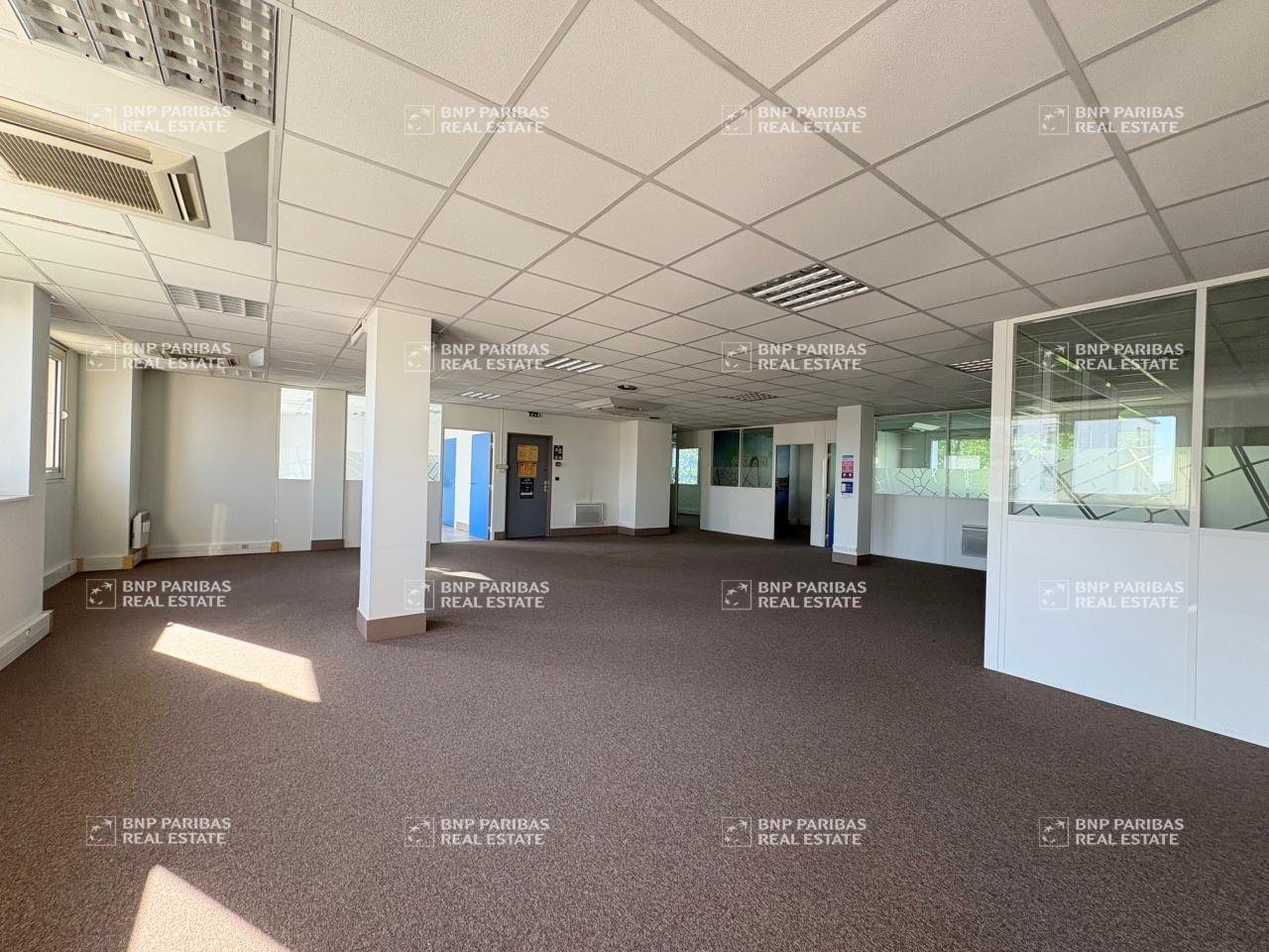 2 Rue Du Pont Colbert, Versailles for sale Building Photo- Image 1 of 21