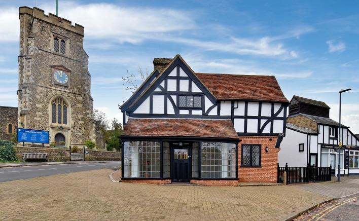 58 High St, Pinner to rent Primary Photo- Image 1 of 6