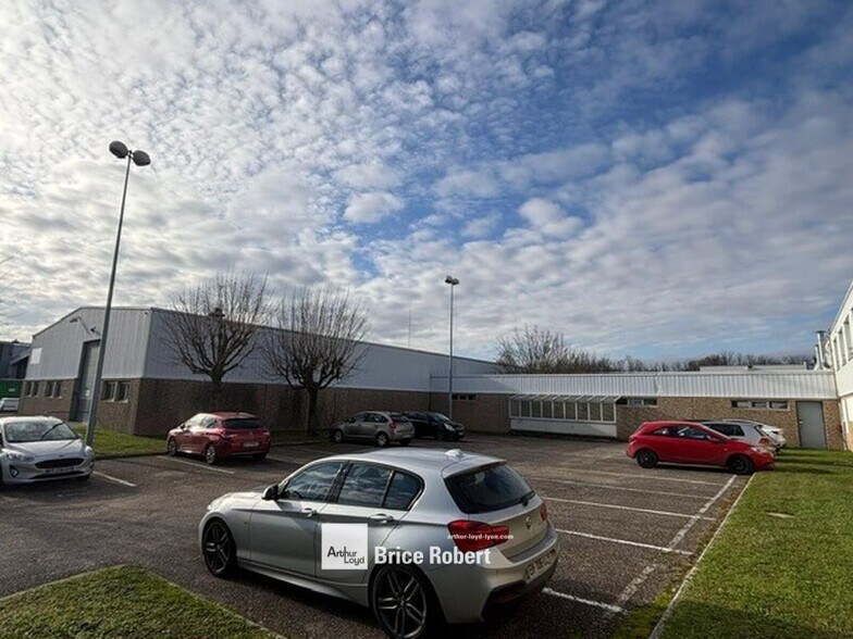 Light Industrial in Miribel to rent - Building Photo - Image 2 of 7