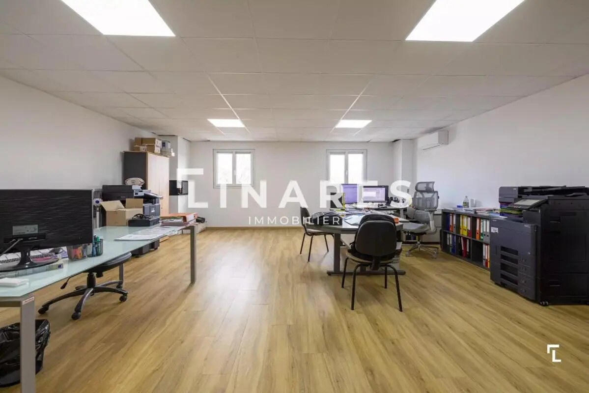 Office in Rognac to rent Interior Photo- Image 1 of 8