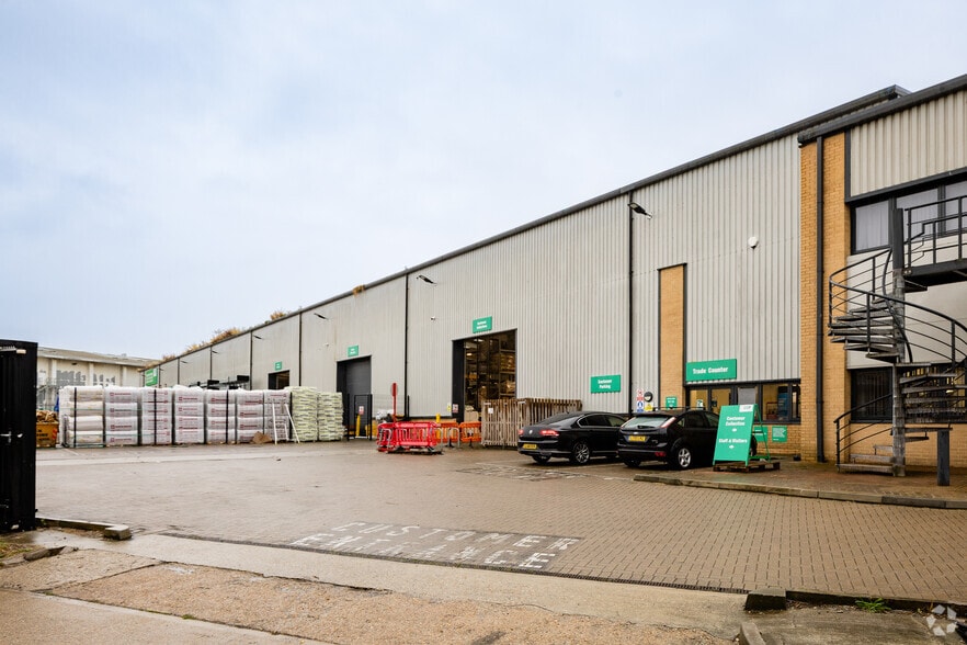 Crown Rd, Ruislip for sale - Primary Photo - Image 1 of 1