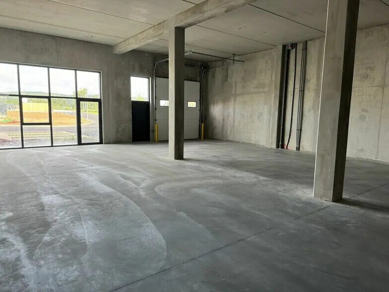 Office in Valence to rent - Building Photo - Image 1 of 4