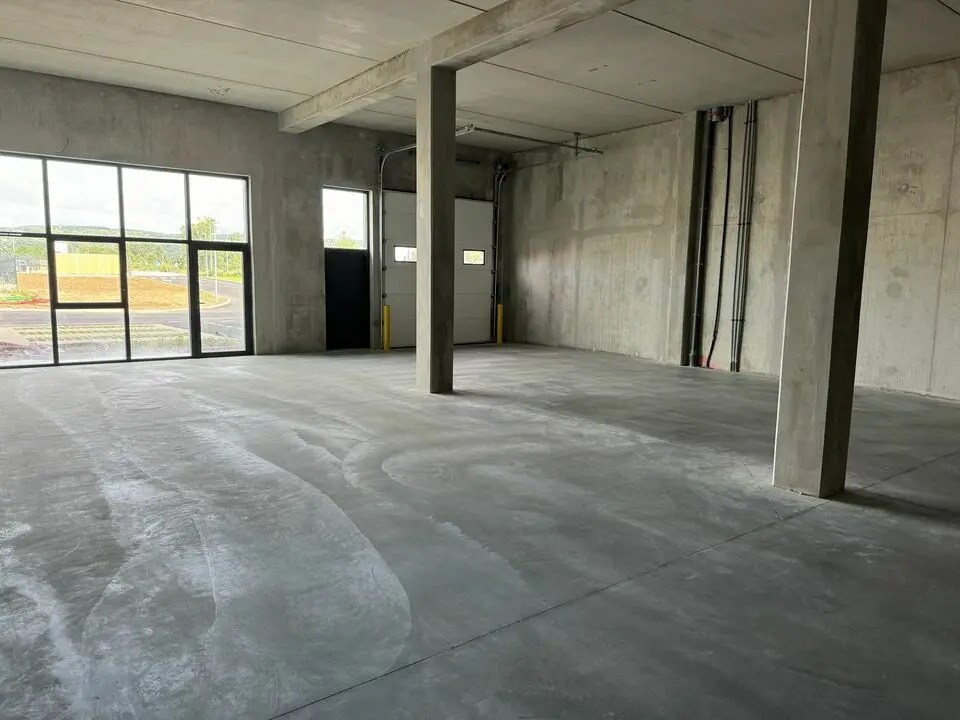 Location Entrepôt 257 m² - Photo 1