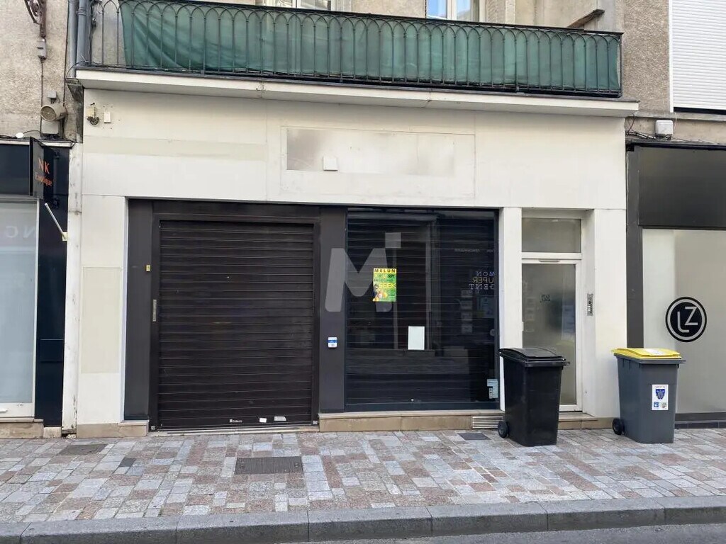 Location Commerce 473 m² - Photo 1