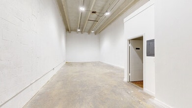 7506-7560 NW 70th St, Miami, FL to rent Matterport 3D Scan- Image 1 of 4