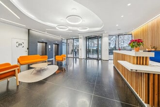 Office in Suresnes to rent Lobby- Image 1 of 10
