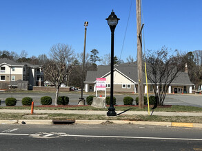 5621 N Tryon St, Charlotte, NC for rent Building Photo- Image 1 of 7