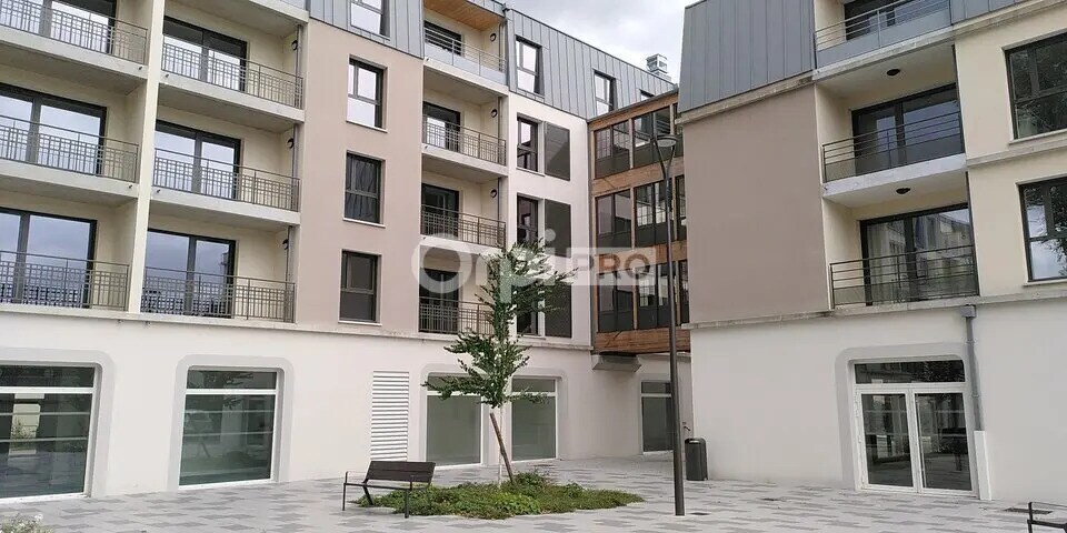 Retail in Pau for sale Building Photo- Image 1 of 9