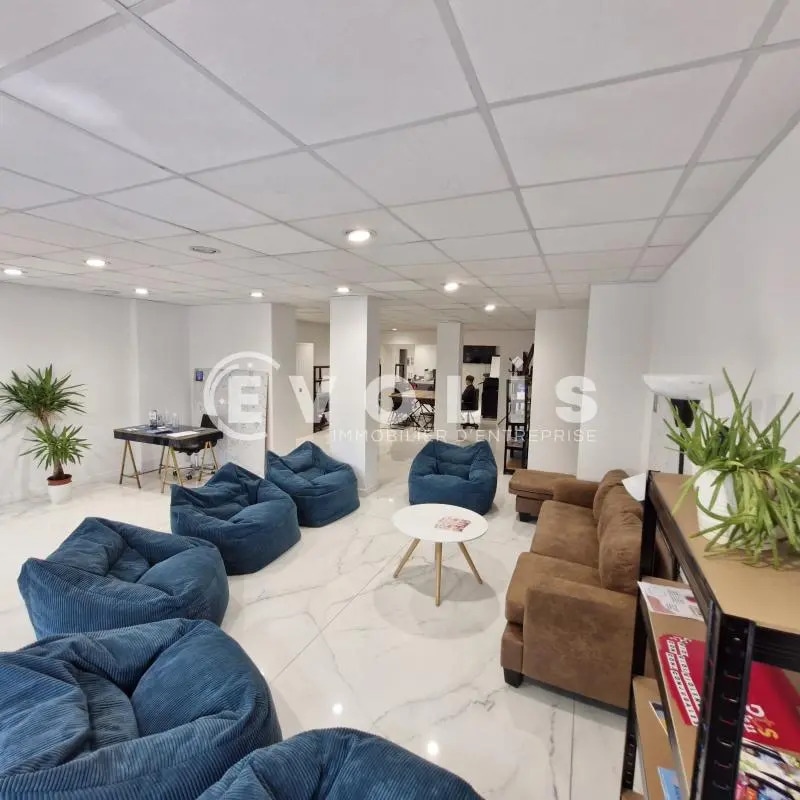 Location Commerce 103 m² - Photo 1