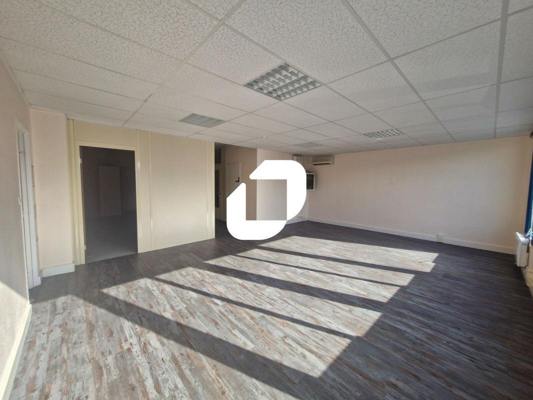 Office in Croissy-Beaubourg for sale Interior Photo- Image 1 of 8