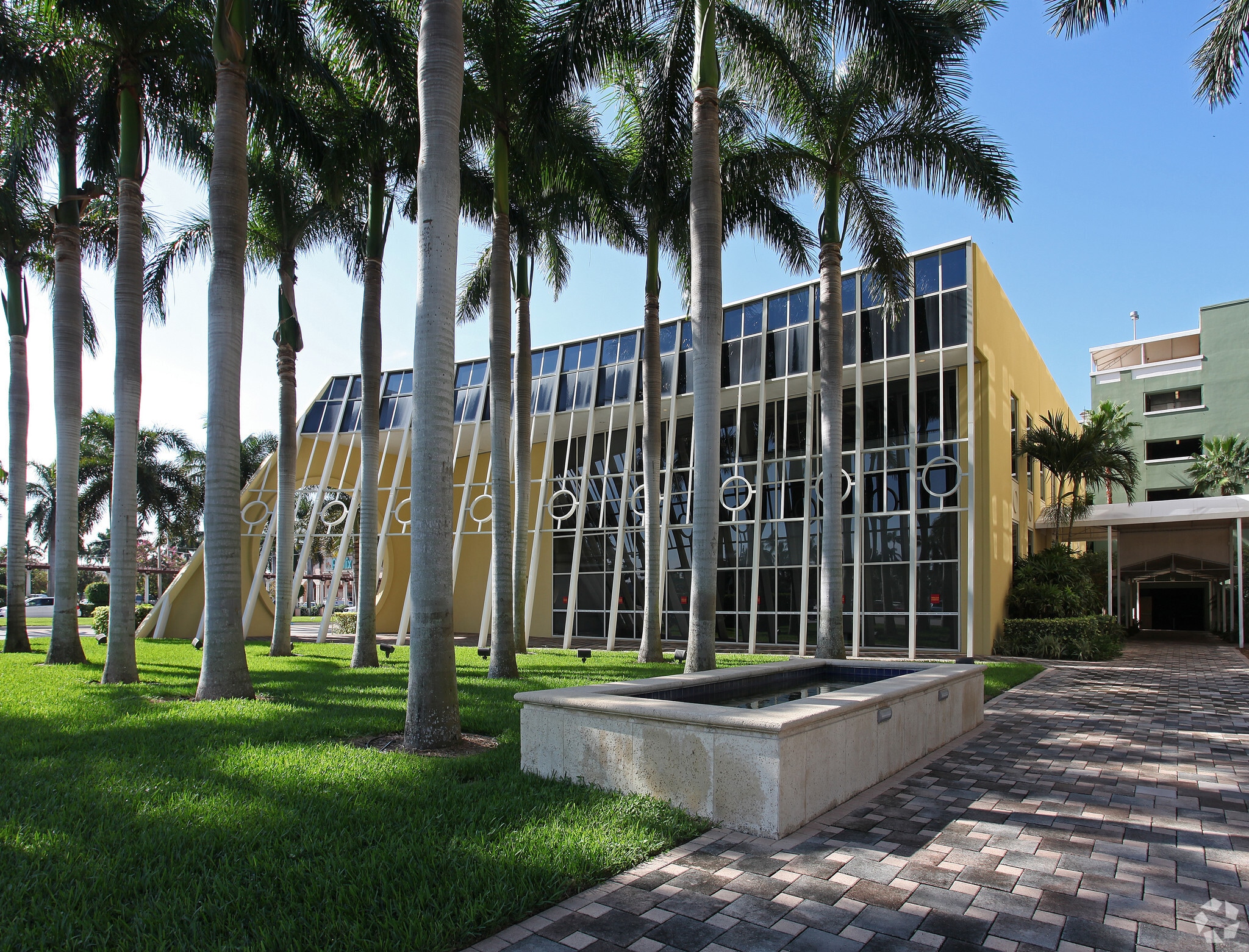 975 S Federal Hwy, Boca Raton, FL to rent Primary Photo- Image 1 of 5