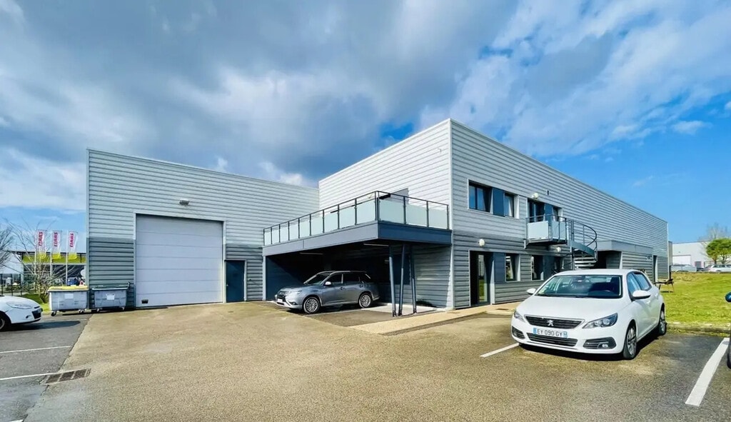 Vente Entrepôt 2 037 m² - Photo 1