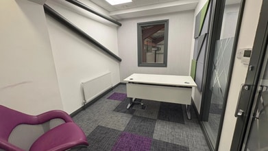 2A Carrakeel Dr, Londonderry to rent Interior Photo- Image 2 of 18