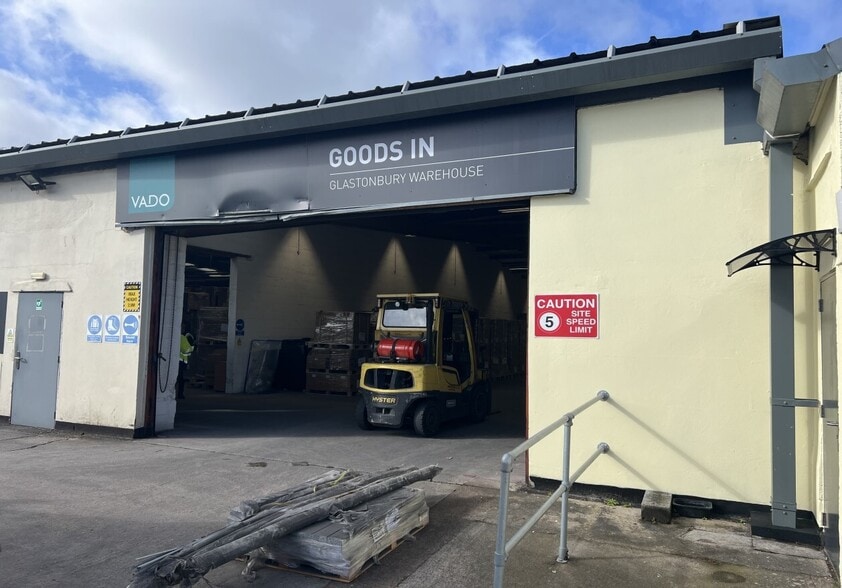 3 Wells Rd, Glastonbury to rent - Building Photo - Image 3 of 18