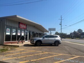 202 N Frazier St, Conroe, TX for sale Building Photo- Image 1 of 11