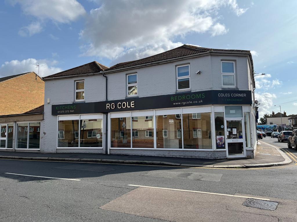 1 Broadway St, Grays to rent Building Photo- Image 1 of 5