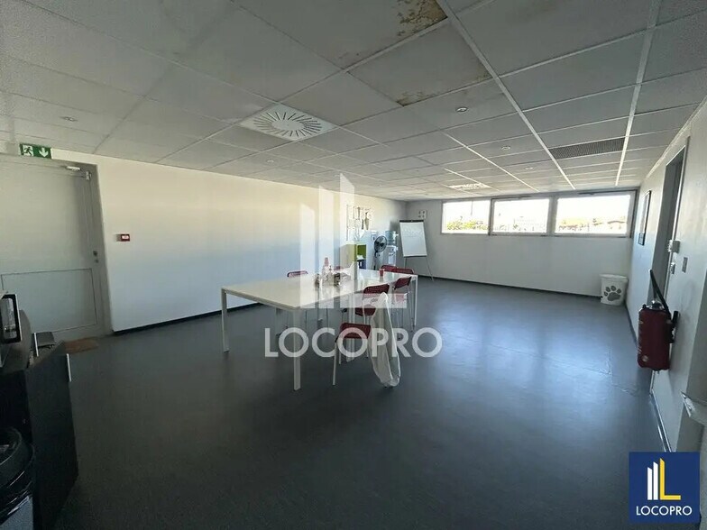 Office in Cannes to rent - Interior Photo - Image 2 of 9