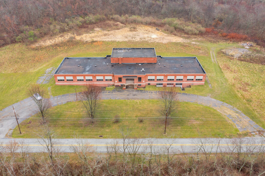 838 Joffre Cherry Valley Rd, Burgettstown, PA for sale - Building Photo - Image 1 of 25