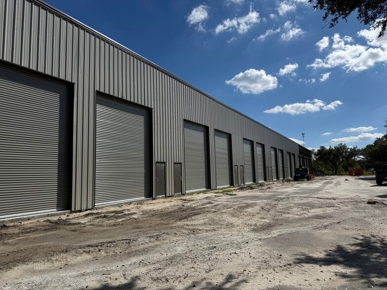 1402-1472 Old Dixie Hwy, Vero Beach, FL to rent - Building Photo - Image 3 of 16