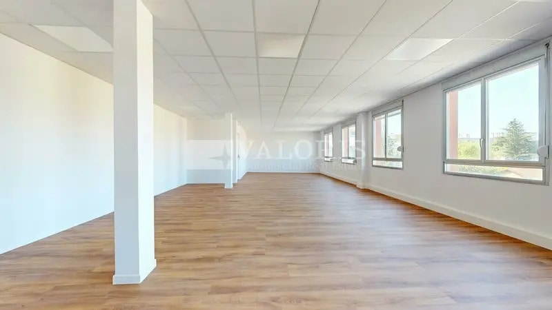 32 Rue De La République, Décines-Charpieu to rent - Interior Photo - Image 3 of 9
