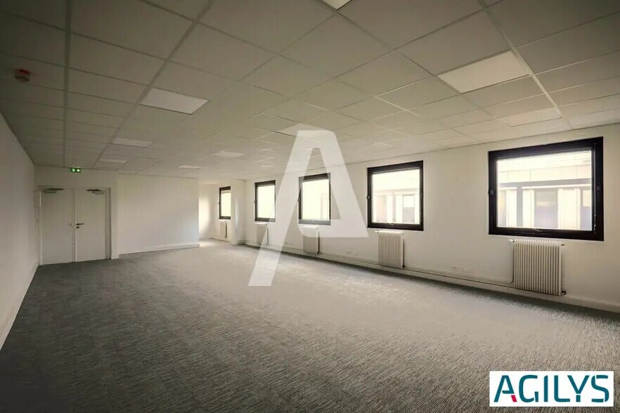 Office in Lisses to rent - Interior Photo - Image 2 of 5