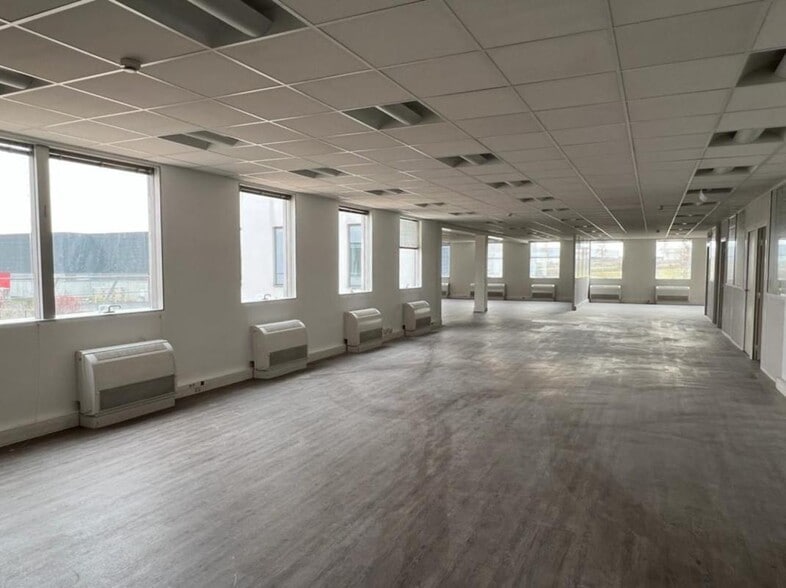 5 Rue Jacques Rueff, Antony to rent - Interior Photo - Image 3 of 12