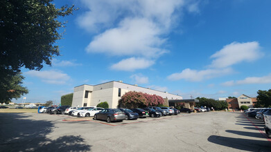 560 W Main St, Lewisville, TX for rent Building Photo- Image 1 of 30