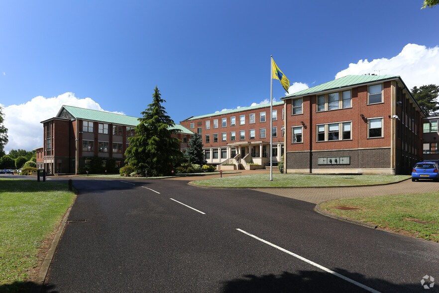 1 Pixham End, Dorking for sale - Primary Photo - Image 1 of 1