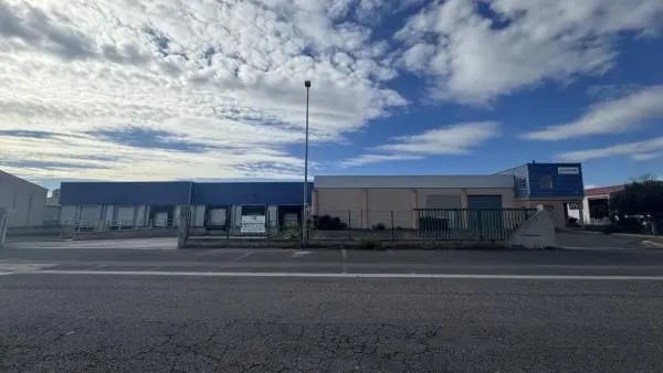 Vente Local d'activités 894 m²