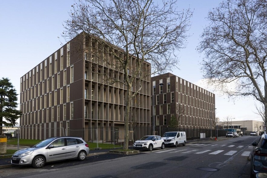 10 Rue Henri Legay, Villeurbanne to rent - Building Photo - Image 1 of 12