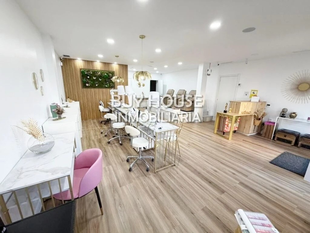 Retail in Yuncos, Toledo to rent Interior Photo- Image 1 of 3