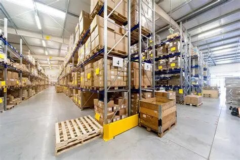 Industrial in Colombes to rent - Interior Photo - Image 1 of 3