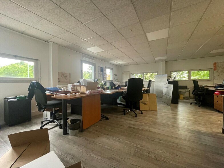 Light Industrial in Orly to rent - Building Photo - Image 3 of 9