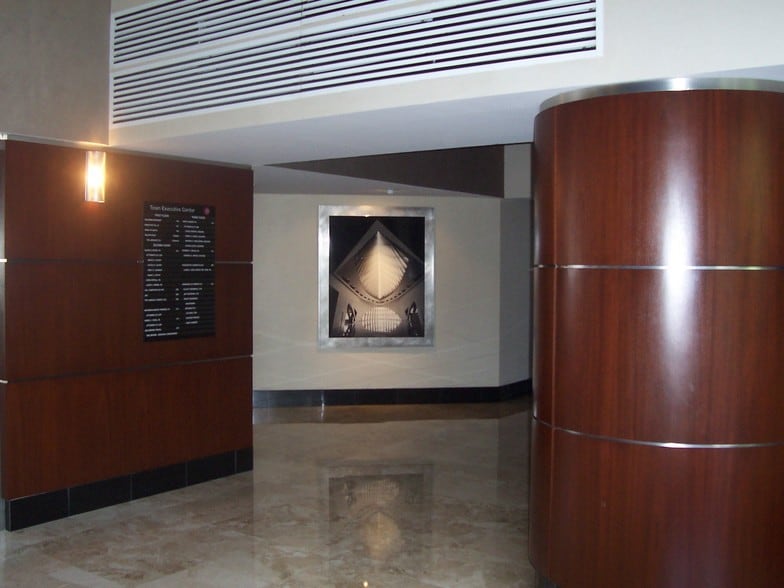 6100 Glades Rd, Boca Raton, FL to rent - Lobby - Image 2 of 4