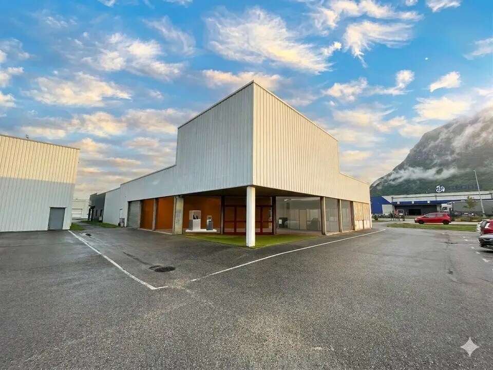 Location Commerce 429 m² - Photo 1