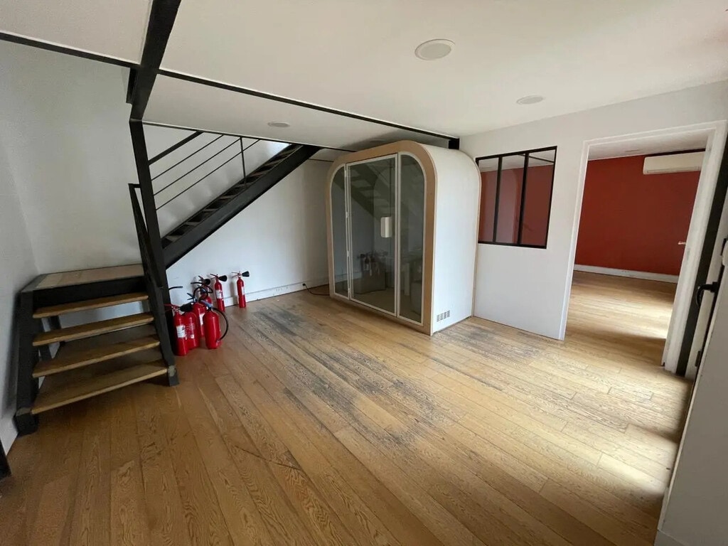 Location Bureaux 180 m² - Photo 1