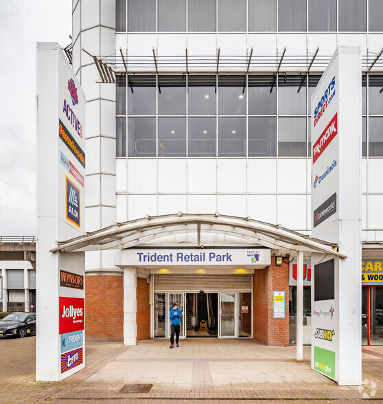 Shopping City, Runcorn for rent - Building Photo - Image 3 of 23