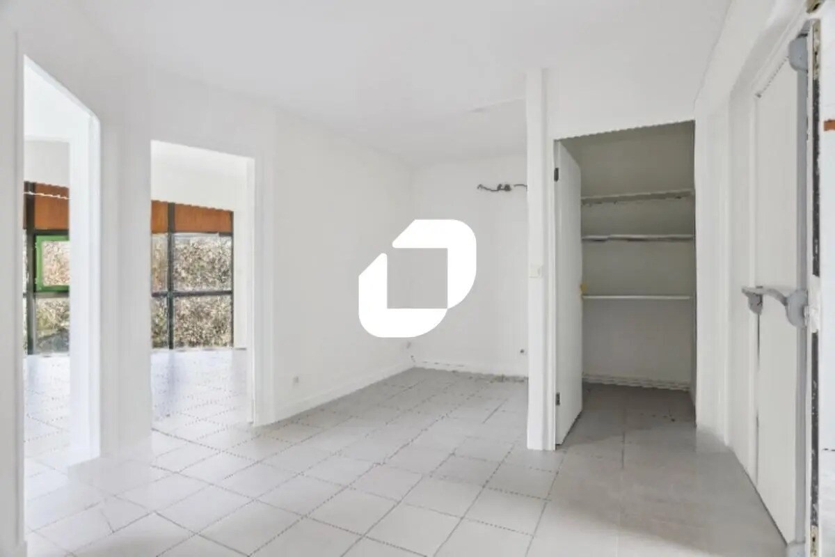 Office in Lognes to rent Interior Photo- Image 1 of 9