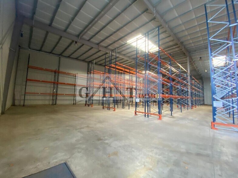 Industrial in Vaux-le-Pénil for sale - Interior Photo - Image 2 of 12