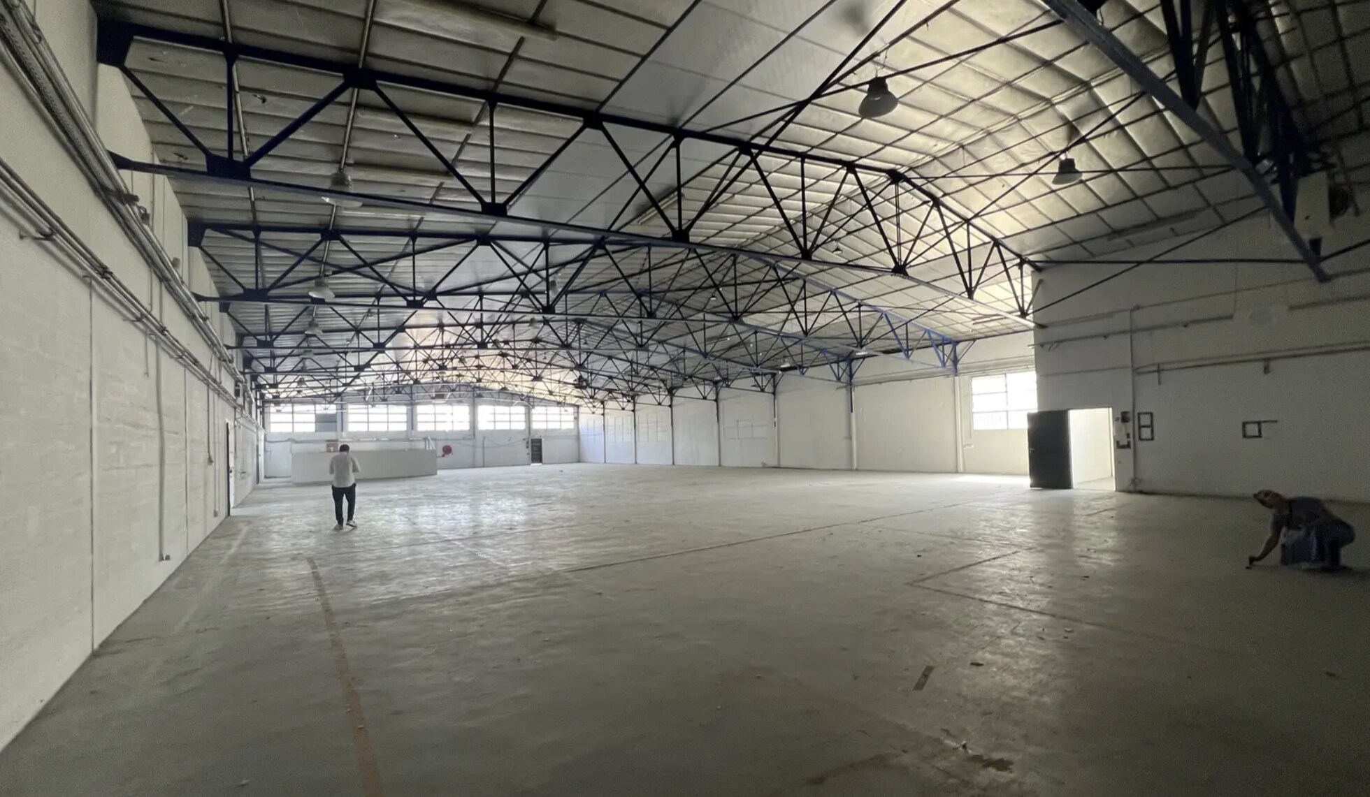 Light Industrial in Nanterre to rent Interior Photo- Image 1 of 11