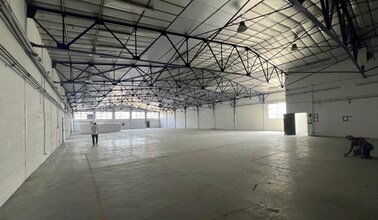 Light Industrial in Nanterre to rent Interior Photo- Image 1 of 11