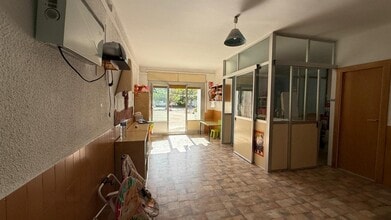 Retail in Santa Coloma de Gramenet, Barcelona to rent Interior Photo- Image 2 of 20