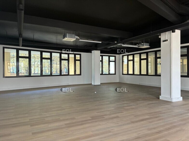 Light Industrial in Arcueil to rent - Interior Photo - Image 2 of 6