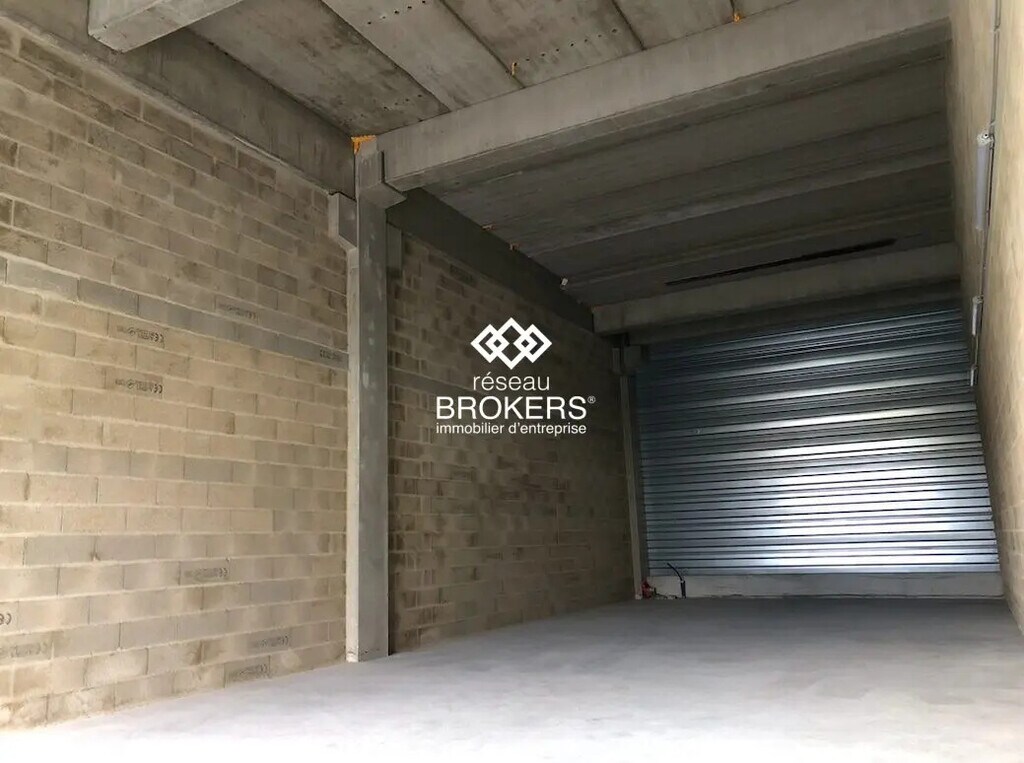 Location Commerce 100 m² - Photo 1