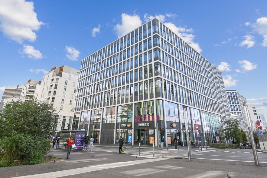 Office in Nanterre to rent - Building Photo - Image 1 of 16