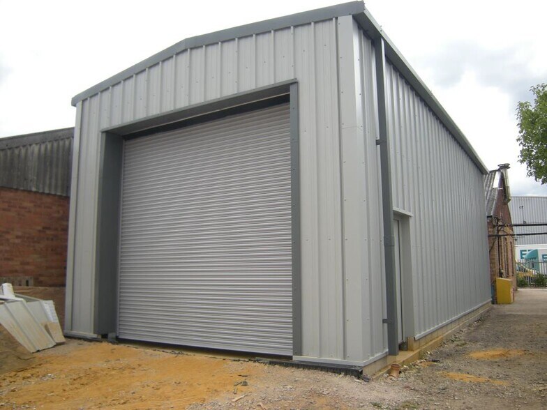 114A Windmill Rd, Sunbury On Thames for sale - Primary Photo - Image 1 of 1