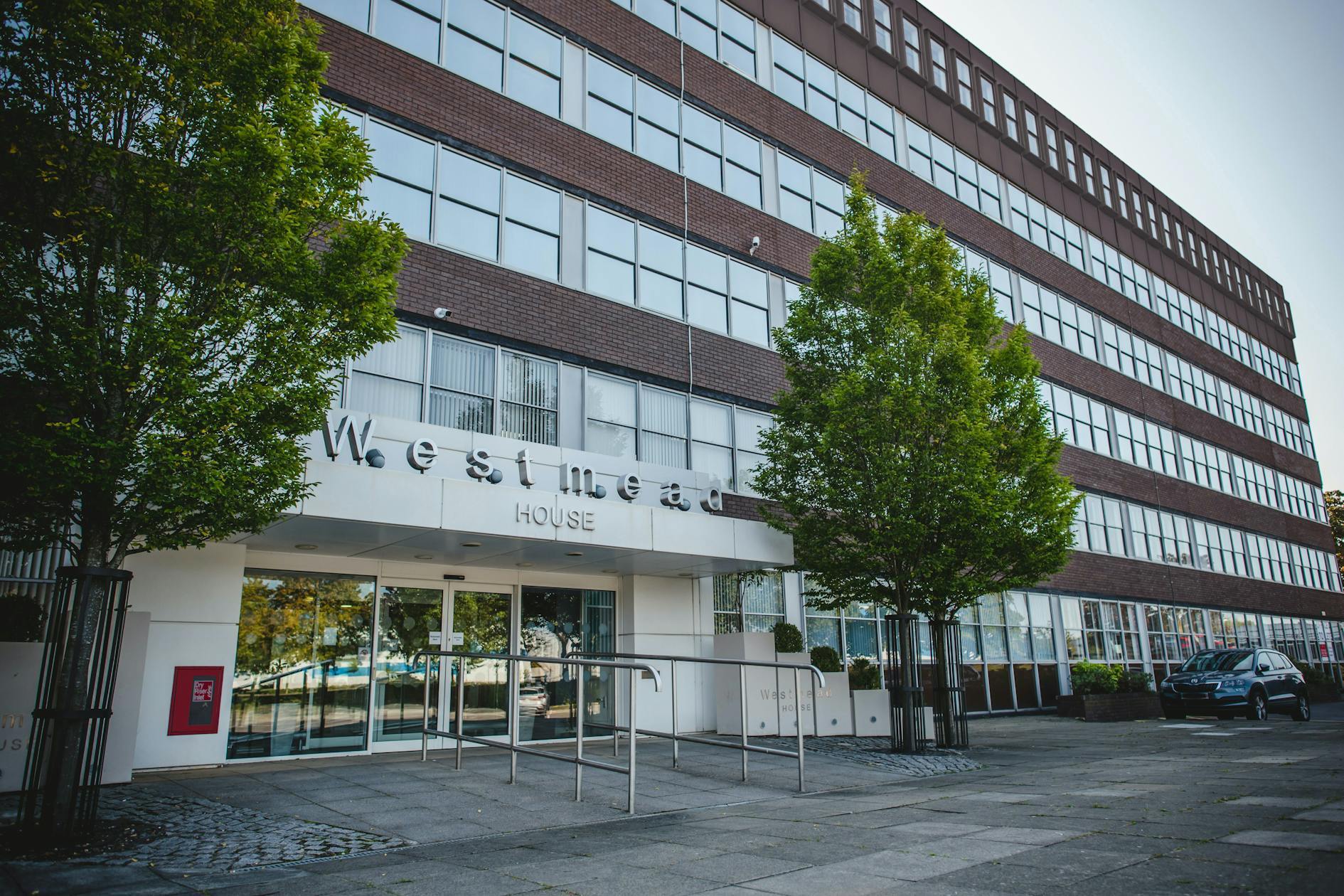 Westmead, Farnborough to rent Building Photo- Image 1 of 10