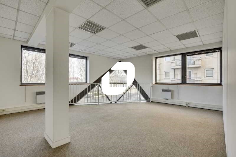 Office in Asnières-sur-Seine to rent - Interior Photo - Image 1 of 4